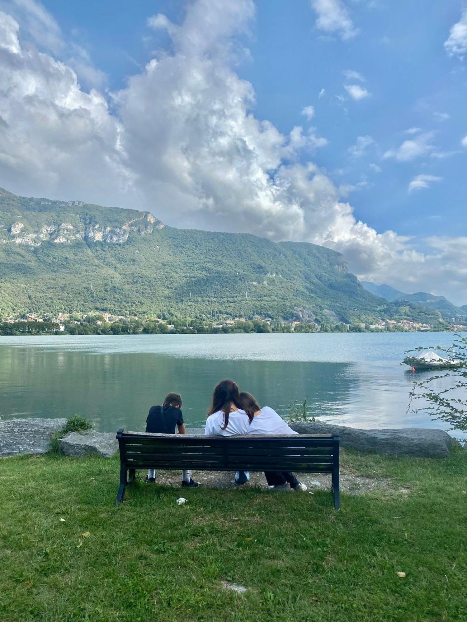 Le Rose Sul Lago Pescate Exterior foto