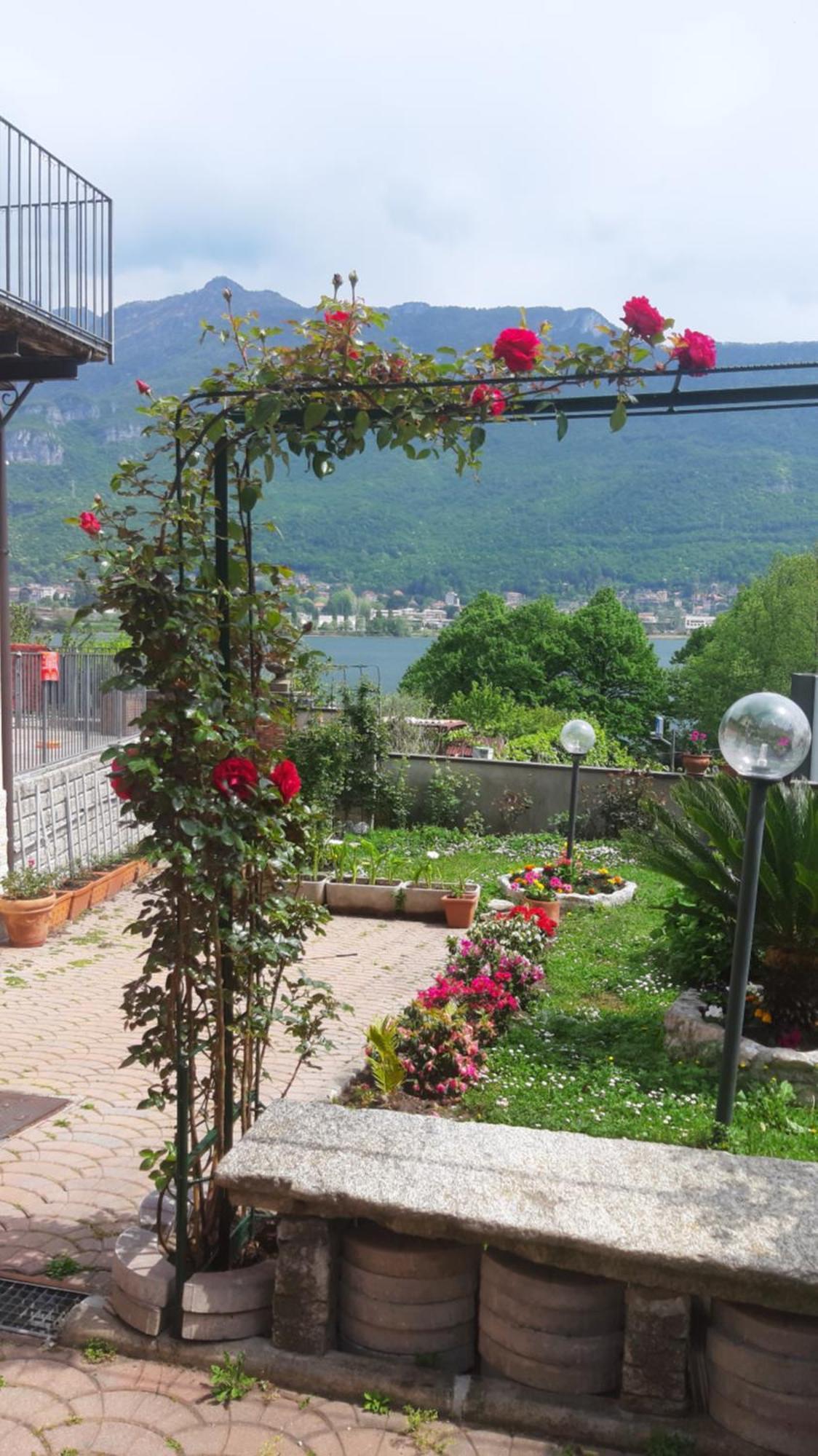 Le Rose Sul Lago Pescate Exterior foto